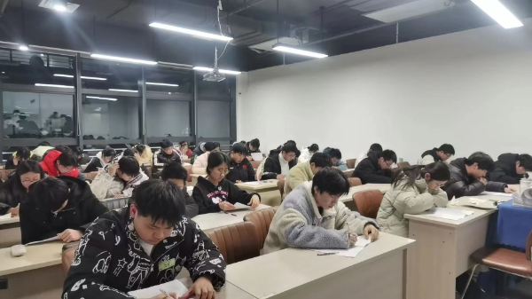 瀚宣博大五年制專轉(zhuǎn)本提醒你 科學(xué)備考 效率加倍